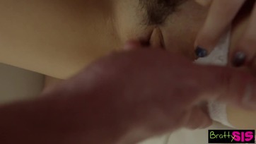 Az első nap lecsapolta a mostohanővérkém a böszme kolbászomat de a 2. nap már meg is farkalhattam Thumb